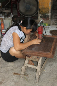 Wood carving & inlaying mother-of-pearl