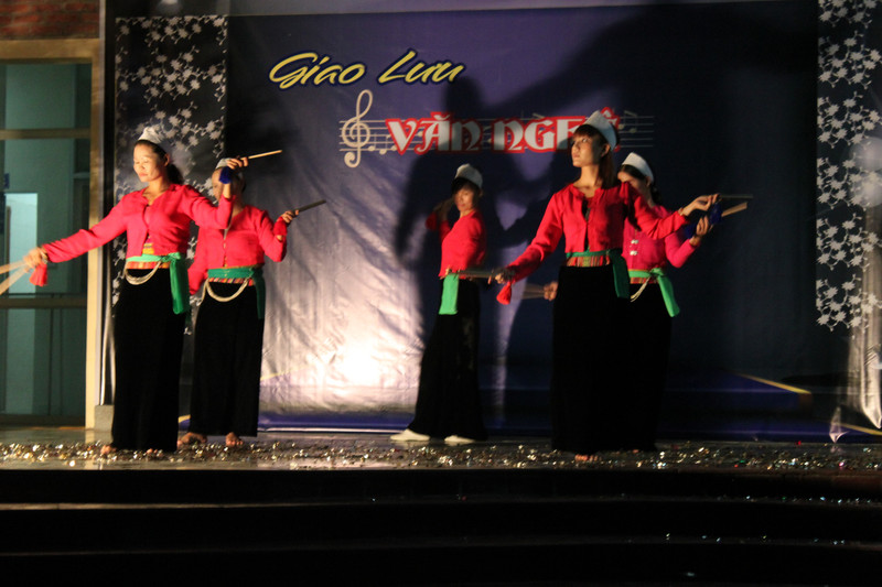 Local girls performing a dance