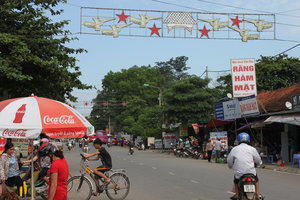A street in Kim Bôi town