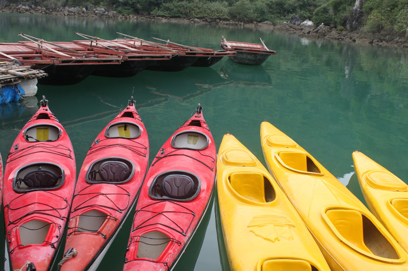 Boats for kayaking at Hạ Long bay
