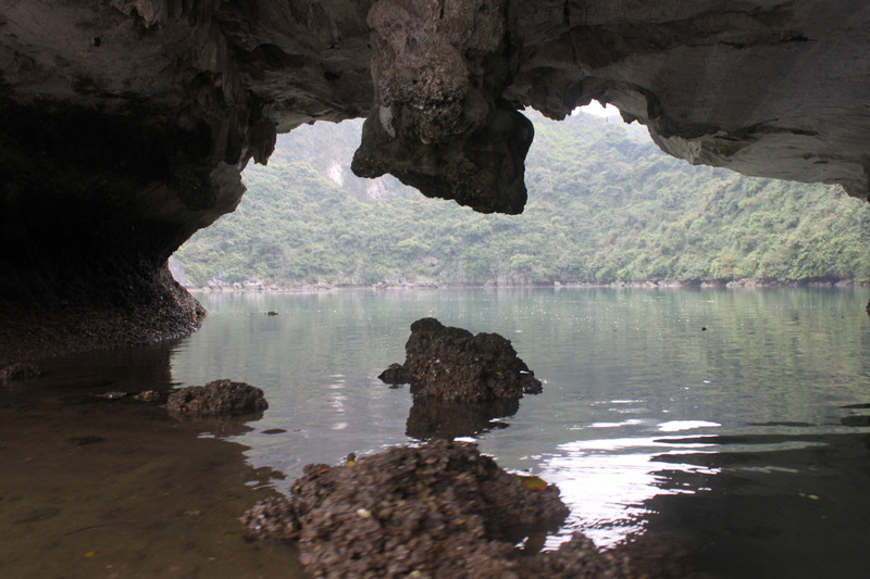 Kayaking at Hạ Long bay - Going through a cave