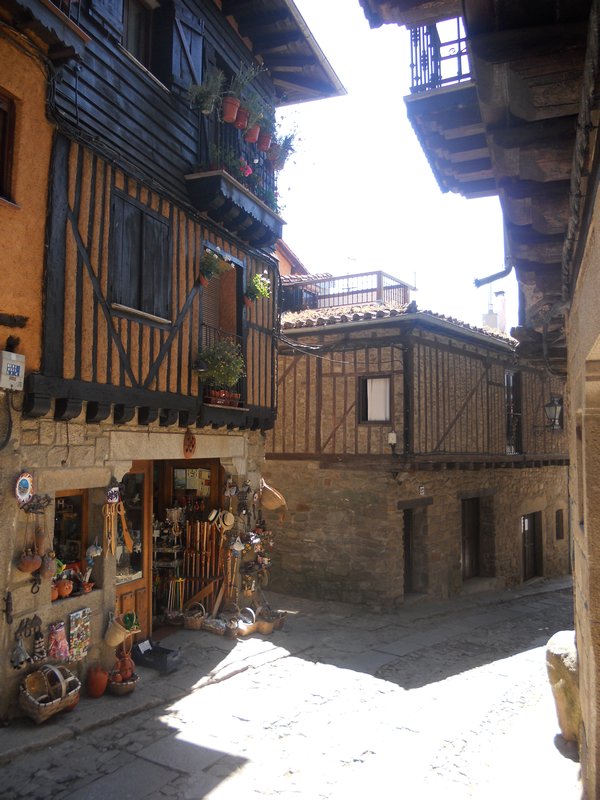 A typical street of La Alberca