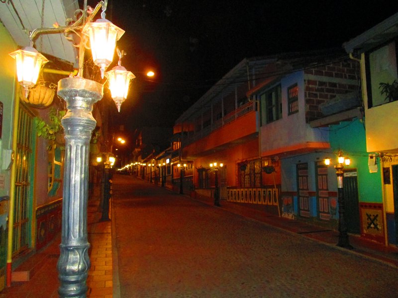 Guatapé street by night.