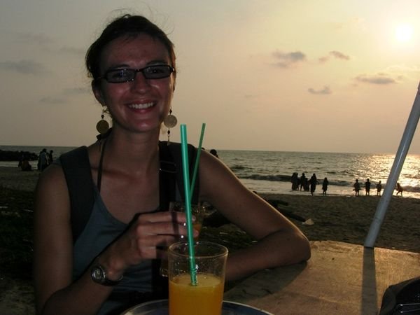 Nous finissons notre journée découverte de Fort Cochin à la plage avec un jus de fruit frais