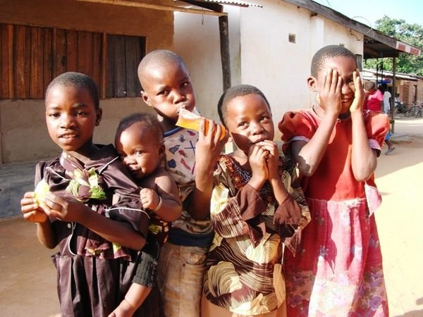 Le secret du bonheur au Malawi : des enfants souriants, du soleil, un lac magnifique et une population qui vous accueille les bras ouverts