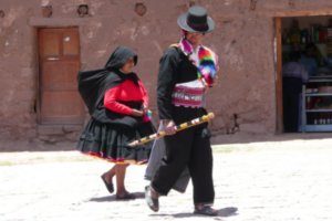 Les hommes de l'ile de Taquile, magnifiques dans leurs costumes traditionnels