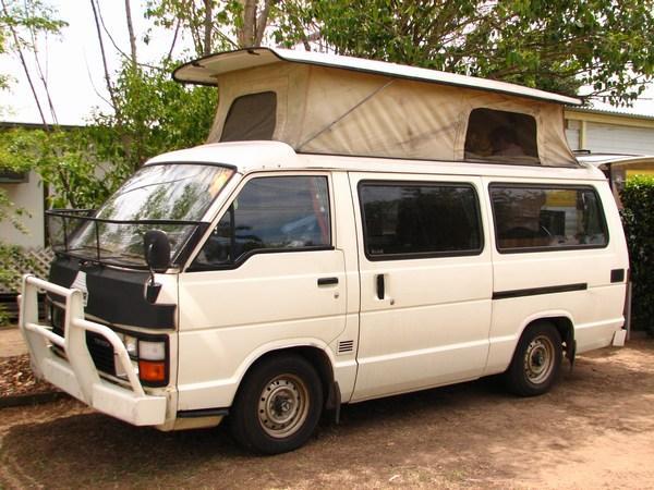 ERNIE: Our campervan on the outside / nuestra autocaravana por fuera