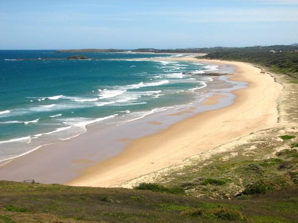 PORT MACQUARIE: One of the many beauiful beaches / Una de las muchas playas de ensueño