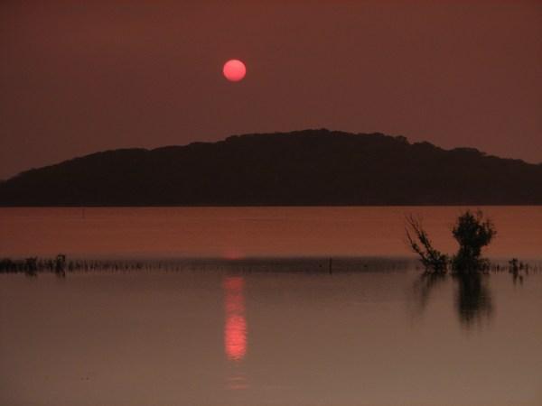 LAKE MACQUARIE: Sunset / Puesta de Sol