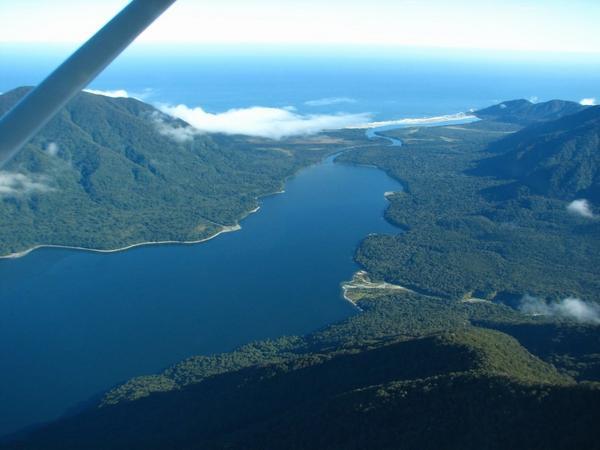 MILFORD SOUND FLIGHT/VUELO: First View of the Tasman Sea / Primera vista del Mar de Tasmania 
