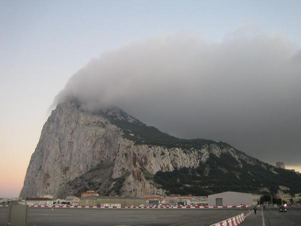 Gibraltar: British Weather Illustrated - El Tiempo britanico ilustrado