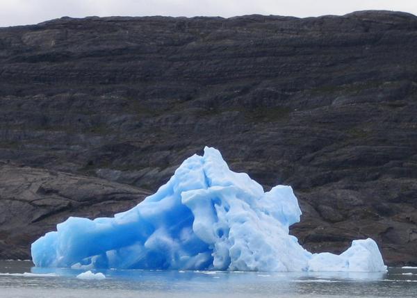 Cool Blue Iceberg / Témpano Azul