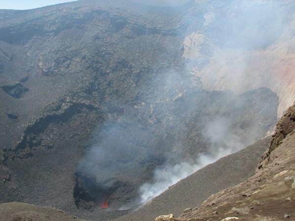 First look into the crater / Primera vista del cráter