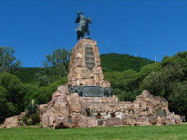 Salta: Güemes Monument / Monumento a Güemes