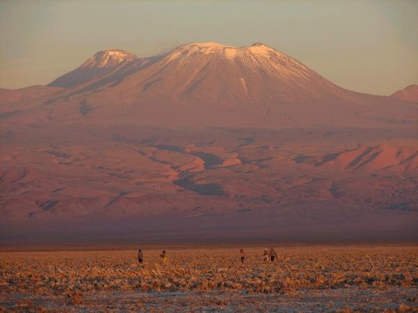 The Atacama Salt Flat at sunset / El Salar de Atacama al atardecer