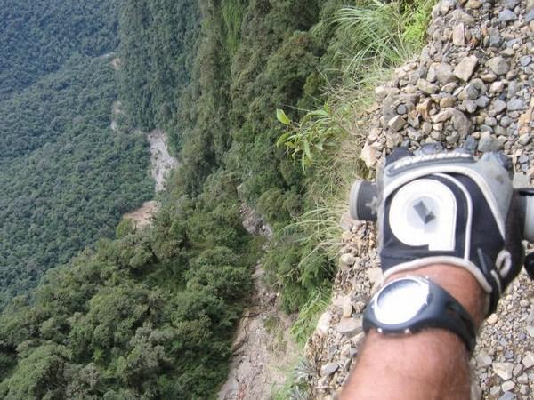 (*) Weighing up the quick route down / Obervando la ruta rapida