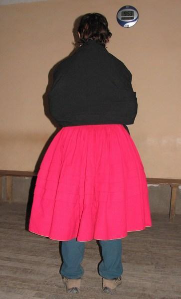 Amantaní: Does by bum look big in this skirt? / ¿Me hace el culo gordo esta falda?