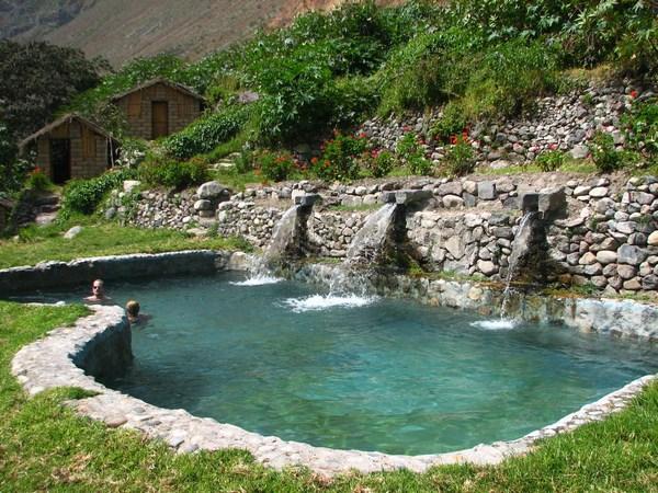 Colca Canyon: The very refreshing Oasis Pool /  Cañón del Colca: la muy refrescante piscina del Oasis
