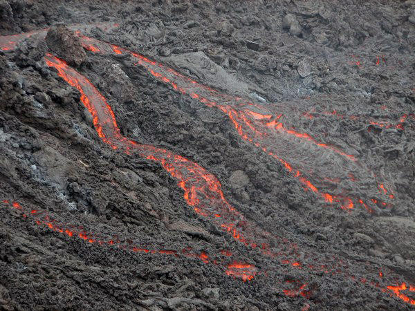 PACAYA: More lava rivers / Más rios de lava