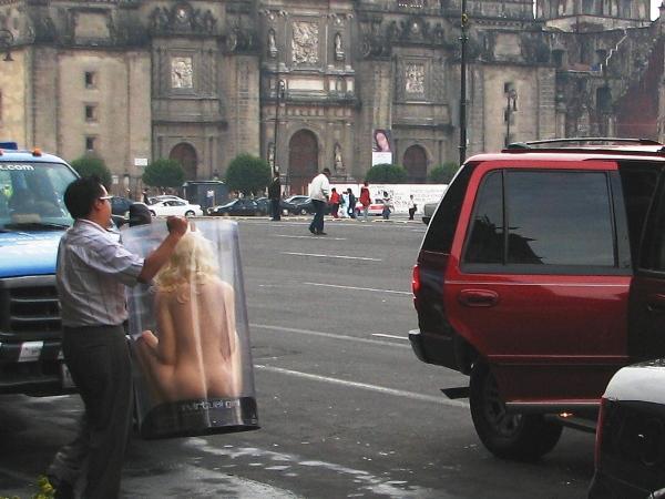 MEXICO CITY: Hot date? / ¿Cita caliente?
