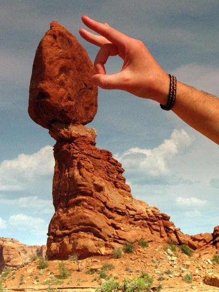 THE ARCHES: Balanced Rock / Roca en Equilibrio