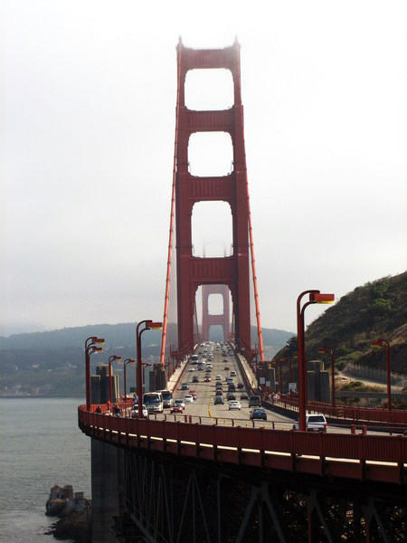 SAN FRANCISCO: The Golden Gate Bridge / El Puente 'Golden Gate'