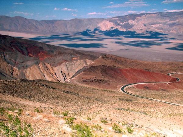 DEATH VALLEY:  Desert Landscape / Paisaje del Desierto