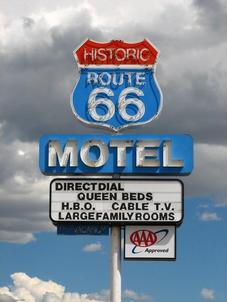 LAS VEGAS: Typical Route 66 Sign in Seligman, Arizona / Señal típica de la Ruta 66 en Seligman, Arizona)