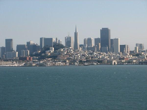 SAN FRANCISCO: The city's skyline from Alcatraz / El perfil de la ciudad desde Alcatraz