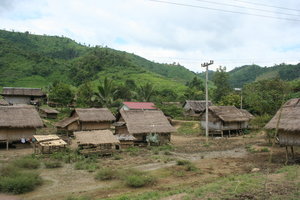 Village en bordure de la route