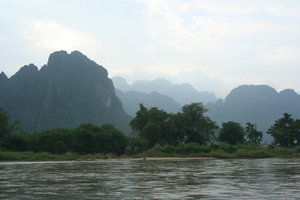 Toujours la Nam Song et ses collines