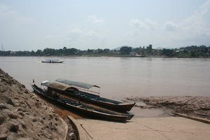 Plus haut sur le Mekong, a la frontiere avec la Thailande