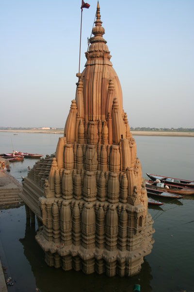 Temple au bord du Gange
