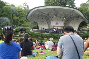Outdoor concert at Botanic Gardens 