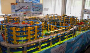 Serious Tomica display with maglev of course