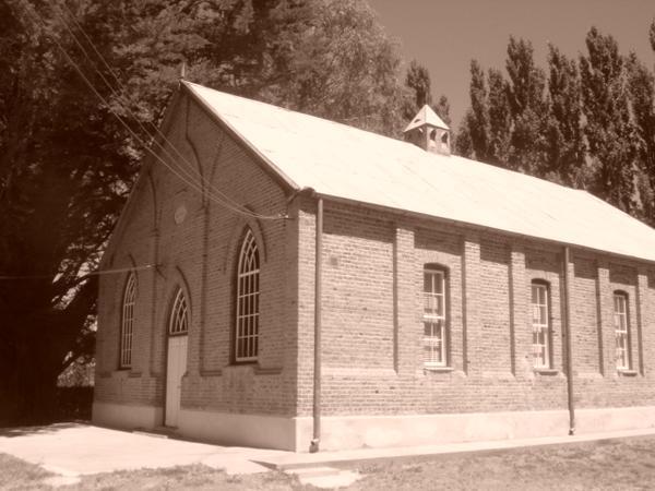 Chapel, and oh look, its 1890.. all black & white, like