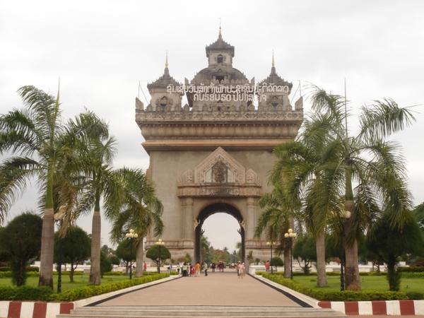 Arc d'Triumphe copy, Vientiane