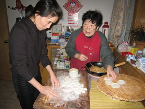 Jiao zi (dumplings) demonstration