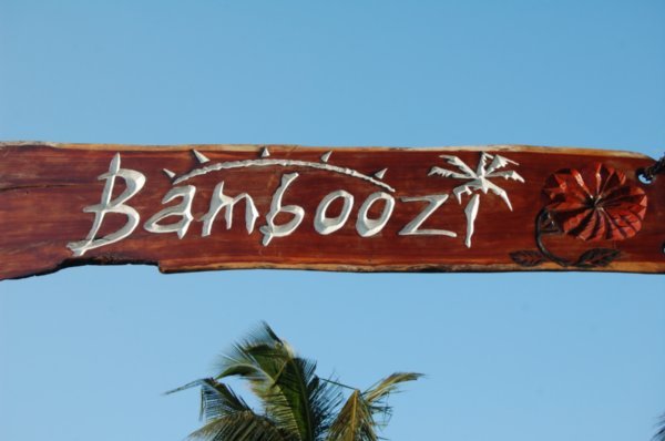 Bamboozi Backpackers Sign