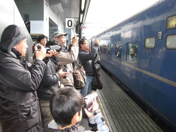 Yes, the Japanese take lots of pictures!