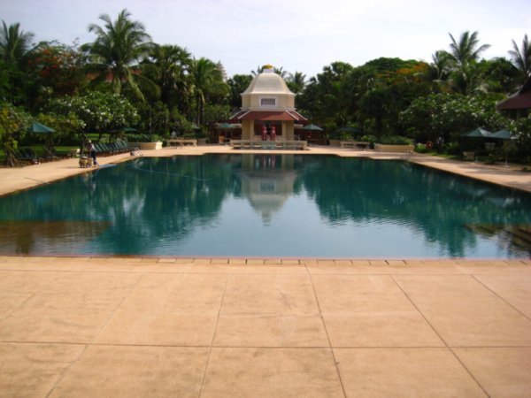 The pool of the Raffles Grand Hotel de Angkor