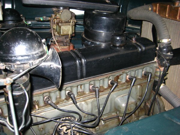 Inline 8-cylinder Buick motor