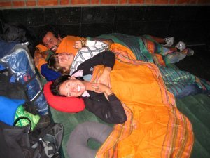 Sleeping at the train terminal: our train was late by 5 hours (it left at 6AM instead of 1AM)!!