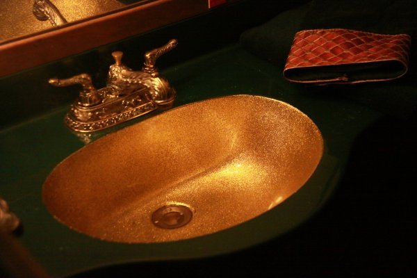 Gold plated sink in the jet