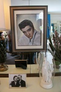 Photos of Elvis and his folks down below 