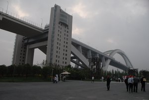 the giant Lupu Bridge
