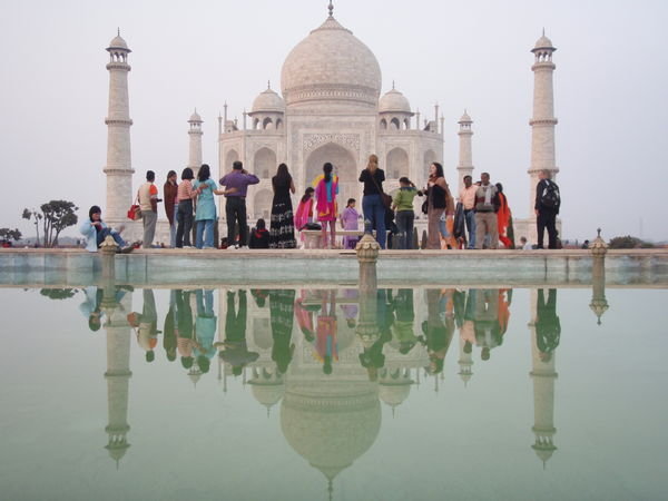 Taj reflection and saris