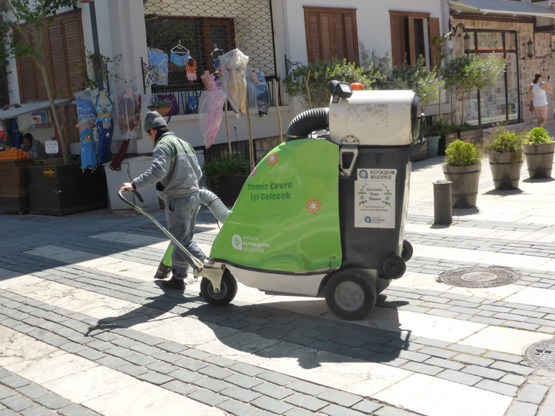 Street cleaner, Antalya