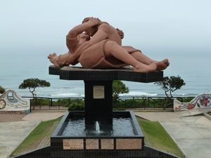 The kissing statue, LIma
