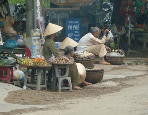 Street sellers near the pagoda